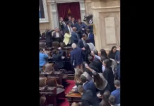 Violento enfrentamiento entre diputados en la sesión especial del Congreso Violento enfrentamiento entre diputados en la sesión especial del Congreso
