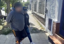 La Policía Federal detiene a un prófugo con órdenes de captura activas en Santa Cruz La Policía Federal detiene a un prófugo con órdenes de captura activas en Santa Cruz