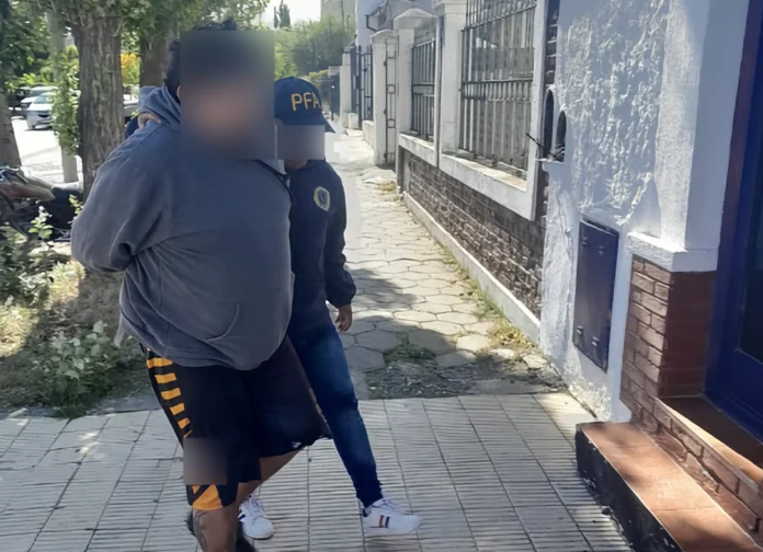 La Policía Federal detiene a un prófugo con órdenes de captura activas en Santa Cruz