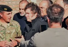 El presidente Javier Milei visita Bahía Blanca para evaluar los daños del temporal El presidente Javier Milei visita Bahía Blanca para evaluar los daños del temporal - Foto: NA