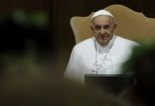 El Papa Francisco pasa una noche tranquila y sigue su tratamiento respiratorio en el hospital El Papa Francisco pasa una noche tranquila y sigue su tratamiento respiratorio en el hospital - Foto: NA