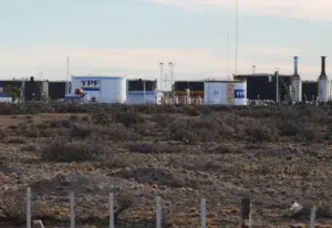 Las Heras, pero también Koluel Kaike, Cañadón Seco y Pico Truncado se asientan sobre una red de pozos, cañerías y residuos altamente contaminantes - Foto: OPI Santa Cruz/Francisco Muñoz Las Heras, pero también Koluel Kaike, Cañadón Seco y Pico Truncado se asientan sobre una red de pozos, cañerías y residuos altamente contaminantes - Foto: OPI Santa Cruz/Francisco Muñoz