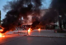 Comienza en abril el juicio por los incendios en una manifestación antiminera Incidentes frente a la Legislatura de Chubut en Rawson - Foto: Telam