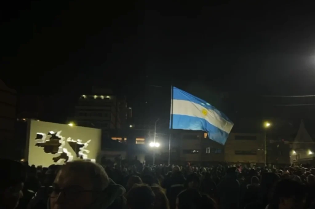 Veteranos, autoridades y vecinos rinden homenaje a los caídos en Malvinas en Tierra del Fuego