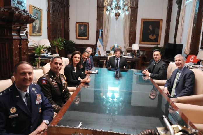 Javier Milei recibió al jefe del Comando Sur de EE.UU.