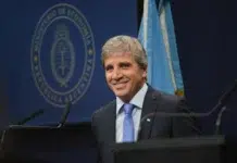 Deuda, recesión y freno legislativo: el balance financiero del cierre de 2025 El ministro de Economía, Luis Caputo realiza los anuncios económicos - Foto: Prensa Ministerio de Economía