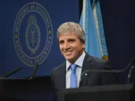 El ministro de Economía, Luis Caputo realiza los anuncios económicos - Foto: Prensa Ministerio de Economía