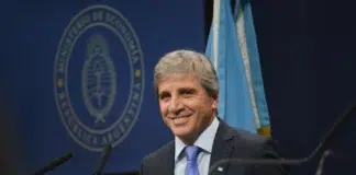 El ministro de Economía, Luis Caputo realiza los anuncios económicos - Foto: Prensa Ministerio de Economía