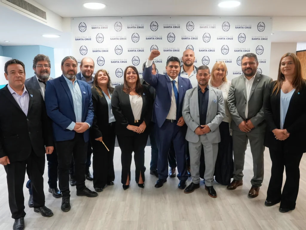 Con 335 millones de dólares de dudosa inversión y ningún control, YPF y Claudio Vidal cierran filas. ¿Será a cambio de favores de Carambia y Gadano en el Senado el jueves?