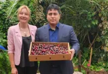 LAS PASTILLAS DEL DOMINGO Zulma Neira Intendente de Los Antiguos Junto al Gobernador Claudio Vidal -