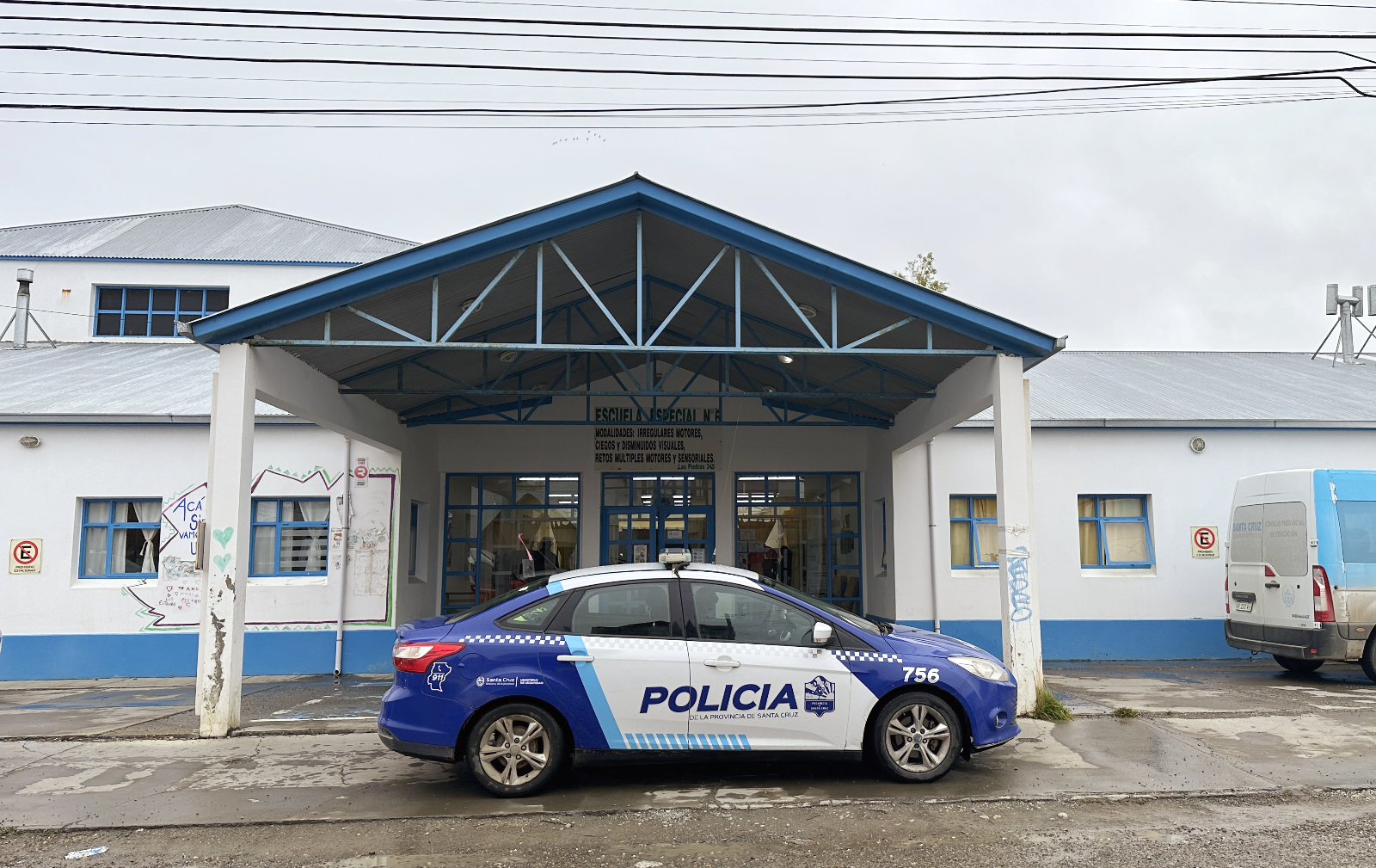 Evacuaron una escuela en Río Gallegos por escape de gas y hay docentes internados - Foto: OPI Santa Cruz/Francisco Muñoz Evacuaron una escuela en Río Gallegos por escape de gas y hay docentes internados - Foto: OPI Santa Cruz/Francisco Muñoz