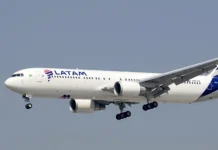 El Gobierno autoriza vuelos internacionales desde Mendoza a Santiago de Chile y San Pablo Un avión de LATAM Airlines - Foto: NA