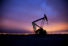El precio del petróleo cae por debajo de US$60 tras aumento de producción - Foto: NA
