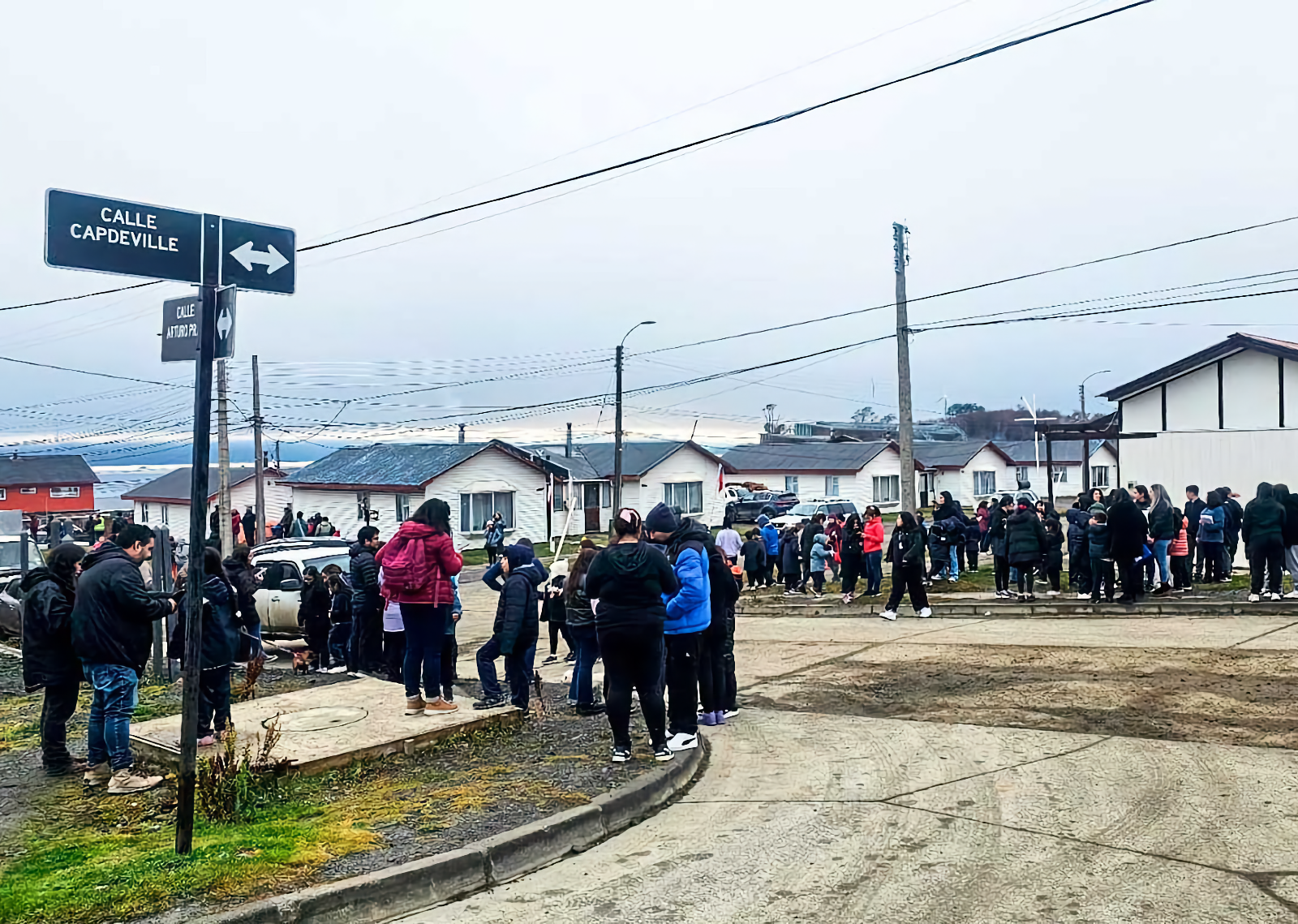 Punta Arenas y Tierra del Fuego preparadas ante posible tsunami. En Río Gallegos el intendente inaugura plazas y el gobernador anuncia obras Punta Arenas y Tierra del Fuego preparadas ante posible tsunami. En Río Gallegos el intendente inaugura plazas y el gobernador anuncia obras