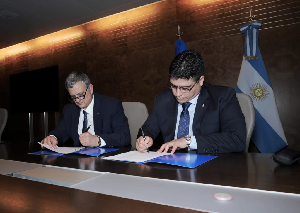 Finalmente se firmó la cesión de 10 áreas de YPF a Santa Cruz