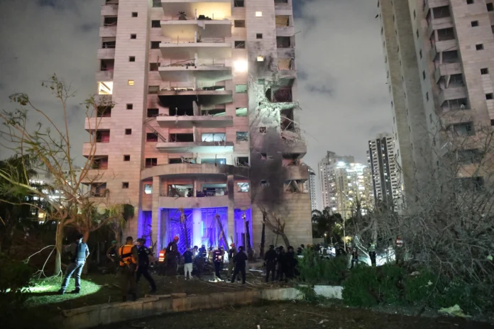 Crisis entre Irán e Israel: Trump pide evacuar Teherán y niega un acuerdo inminente - Foto: NA