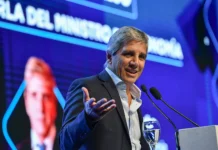 Luis Caputo justificó el déficit de cuenta corriente: “Es sano y refleja crecimiento” - Foto: NA