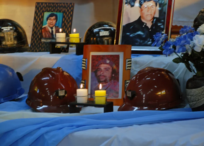 Conmemoran a los 14 mineros a 22 años de la tragedia de Mina 5