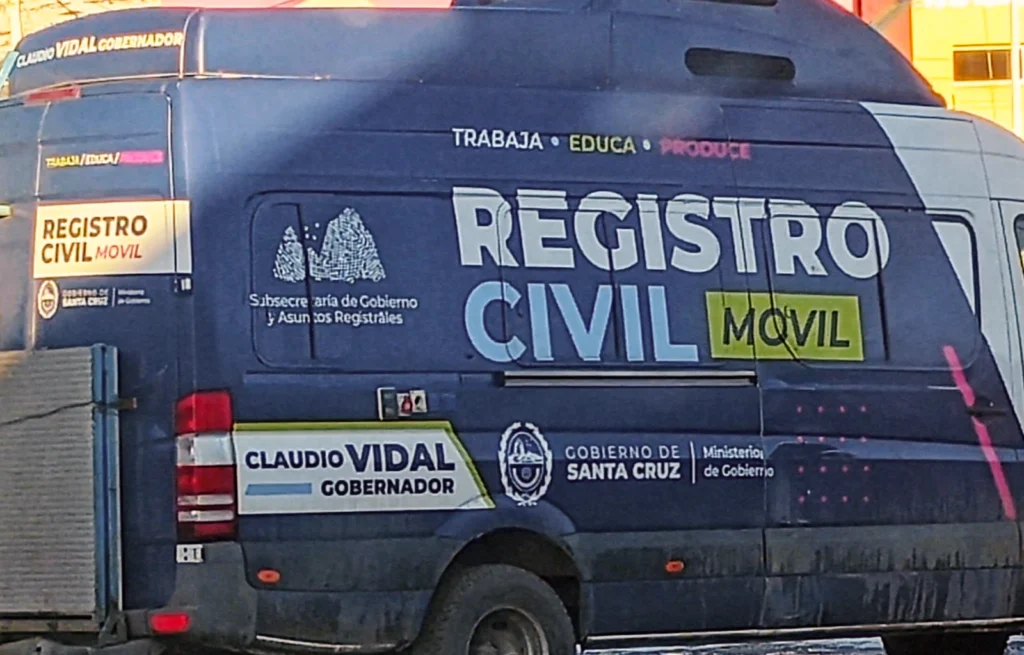 El culto al personalismo y el usufructo ilegal de una marca sobre bienes del Estado