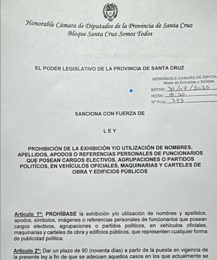 Un proyecto del diputado Daniel Peralta busca abolir la utilización de apellidos en bienes públicos, cartelería, ploteo de vehículos oficiales, maquinarias y obra pública