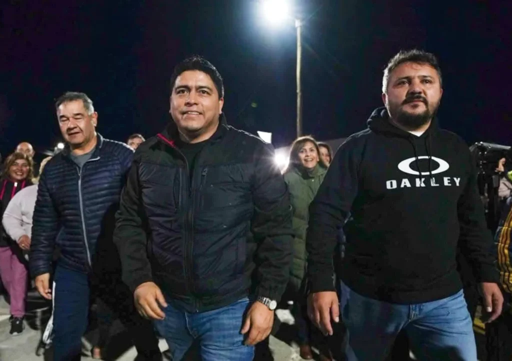 El Gobernador en un acto junto a un delincuente petrolero, da la peor imagen pública y política de su gestión, amparando a un homicida y amenazador profesional