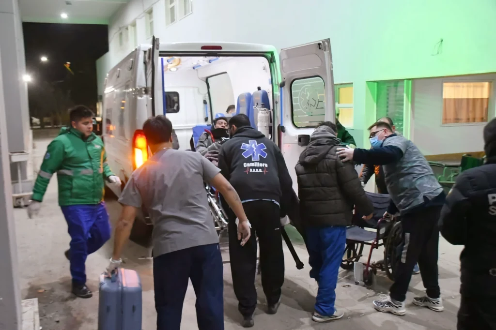 Choque entre un camión y colectivo de pasajeros en la Ruta 3 cerca de Río Gallegos