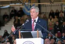 El campo pide extender la quita de retenciones y exige certezas al Gobierno El presidente de la Sociedad Rural, Nicolás Pino, junto a los integrantes de la Mesa de Enlace, pronuncia su discurso en la apertura de la 134° Exposición Rural - Foto: NA