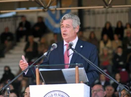 El presidente de la Sociedad Rural, Nicolás Pino, junto a los integrantes de la Mesa de Enlace, pronuncia su discurso en la apertura de la 134° Exposición Rural - Foto: NA