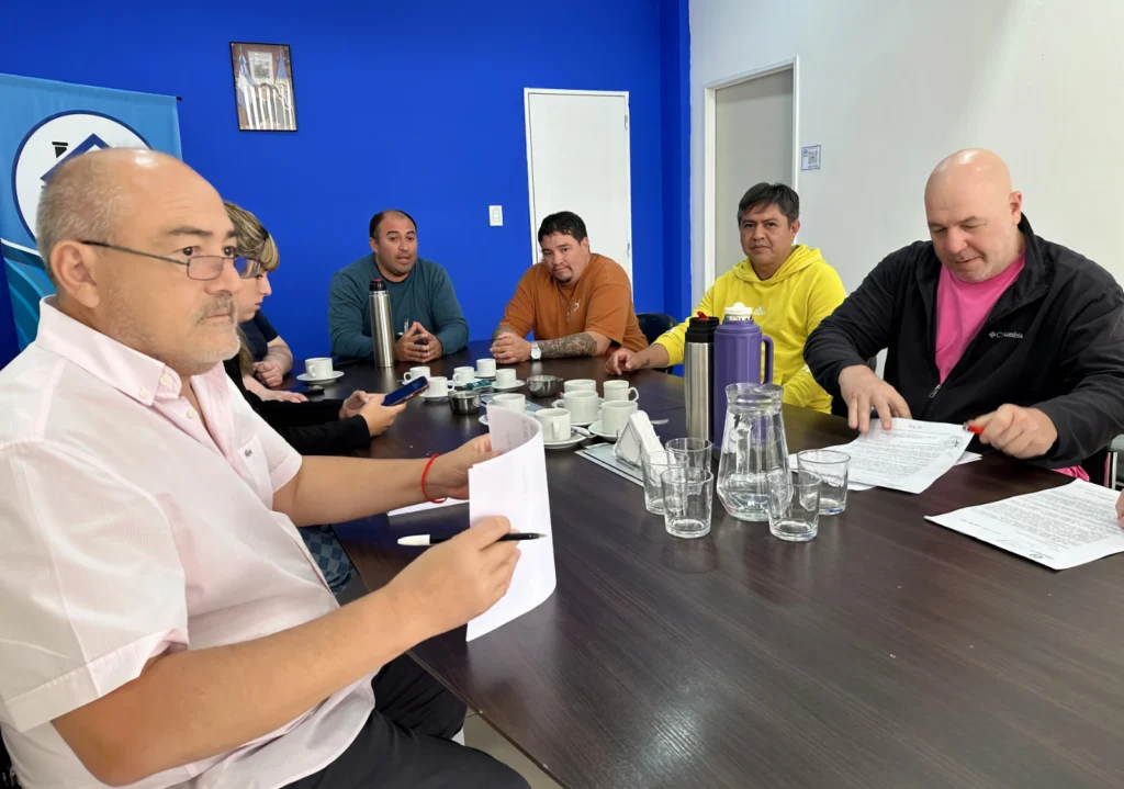Rubén Aranda participando de licitaciones del IDUV -