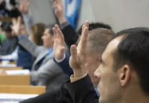 Diputados kirchneristas y Vidalistas no tienen autoridad moral para tirarse con los jueces del STJ por la cabeza, ni para ampliar el número ni para sostenerlos Diputados kirchneristas y Vidalistas no tienen autoridad moral para tirarse con los jueces del STJ por la cabeza, ni para ampliar el número ni para sostenerlos