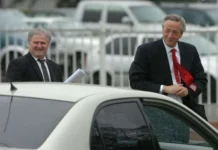 Causa Cuadernos: procesan por lavado a familiares de Daniel Muñoz por millonarias maniobras Néstor Kirchner acompañado por Daniel Muñoz