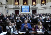 Votación contundente en Diputados: rechazan cinco decretos clave del gobierno de Javier Milei Votación contundente en Diputados: rechazan cinco decretos clave del gobierno de Javier Milei - Foto: NA