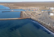 Torres anunció obras en puertos y defensa costera para Playa Unión Torres anunció obras en puertos y defensa costera para Playa Unión