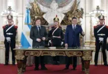 Un médico del Garraham: 1.4 millón, un científico del Conicet: 2,5 millones y un Director de YPF 130 millones de pesos por mes El ministro Catalán asume y el Gobierno libera fondos millonarios para cuatro provincias - Foto: Presidencia