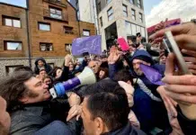 La visita de Milei a Ushuaia terminó con un discurso improvisado y una rápida salida La visita de Milei a Ushuaia terminó con un discurso improvisado y una rápida salida - Foto: Presidencia
