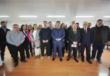 De la justicia K a la justicia V Todo rapidito. “Un día histórico, la justicia en Santa Cruz comienza a cambiar”, dijo el. Gobernador… “de mano”, agregamos nosotros