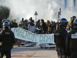 Masivas protestas y bloqueos en Francia contra el ajuste económico