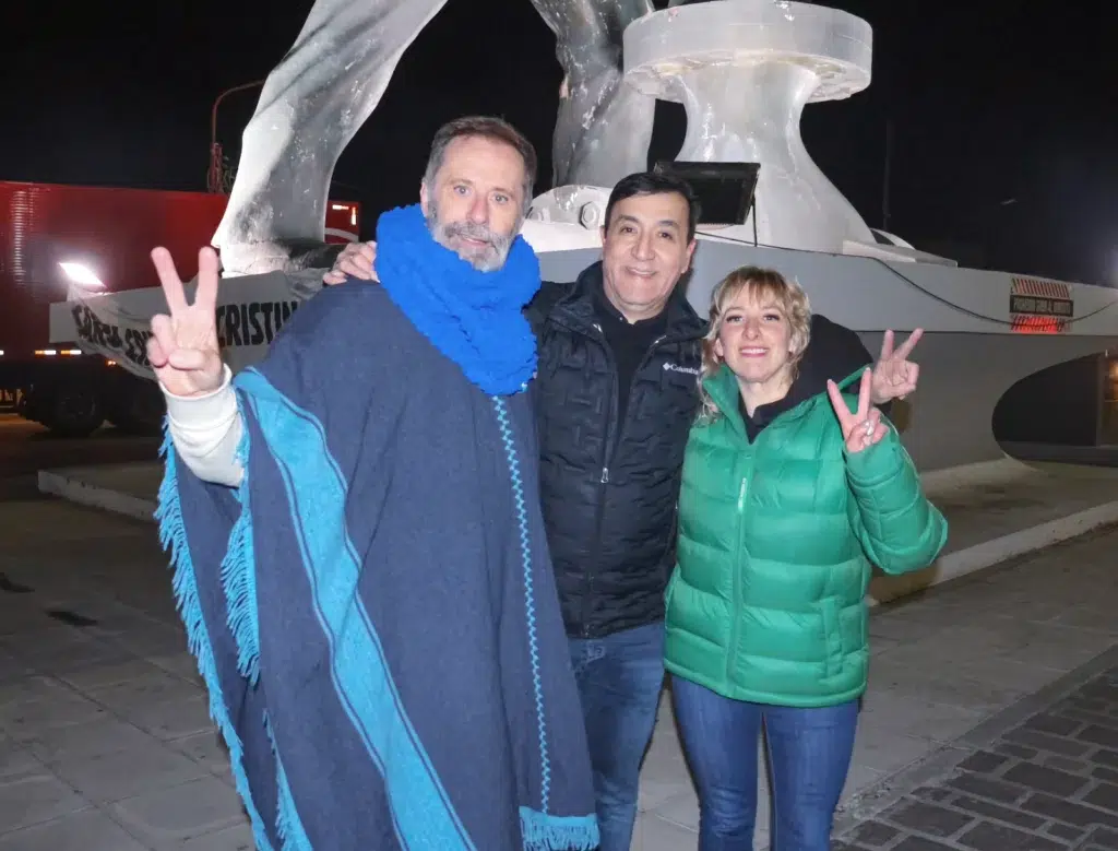 Pablo Grasso, Juan Carlos Molina y Moira Lanesan en Caleta Olivia - 