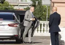 Osvaldo Jaldo alinea a Tucumán con las reformas de Milei El gobernador de Tucumán, Osvaldo Jaldo, ingresa a la Casa Rosada - Foto: NA