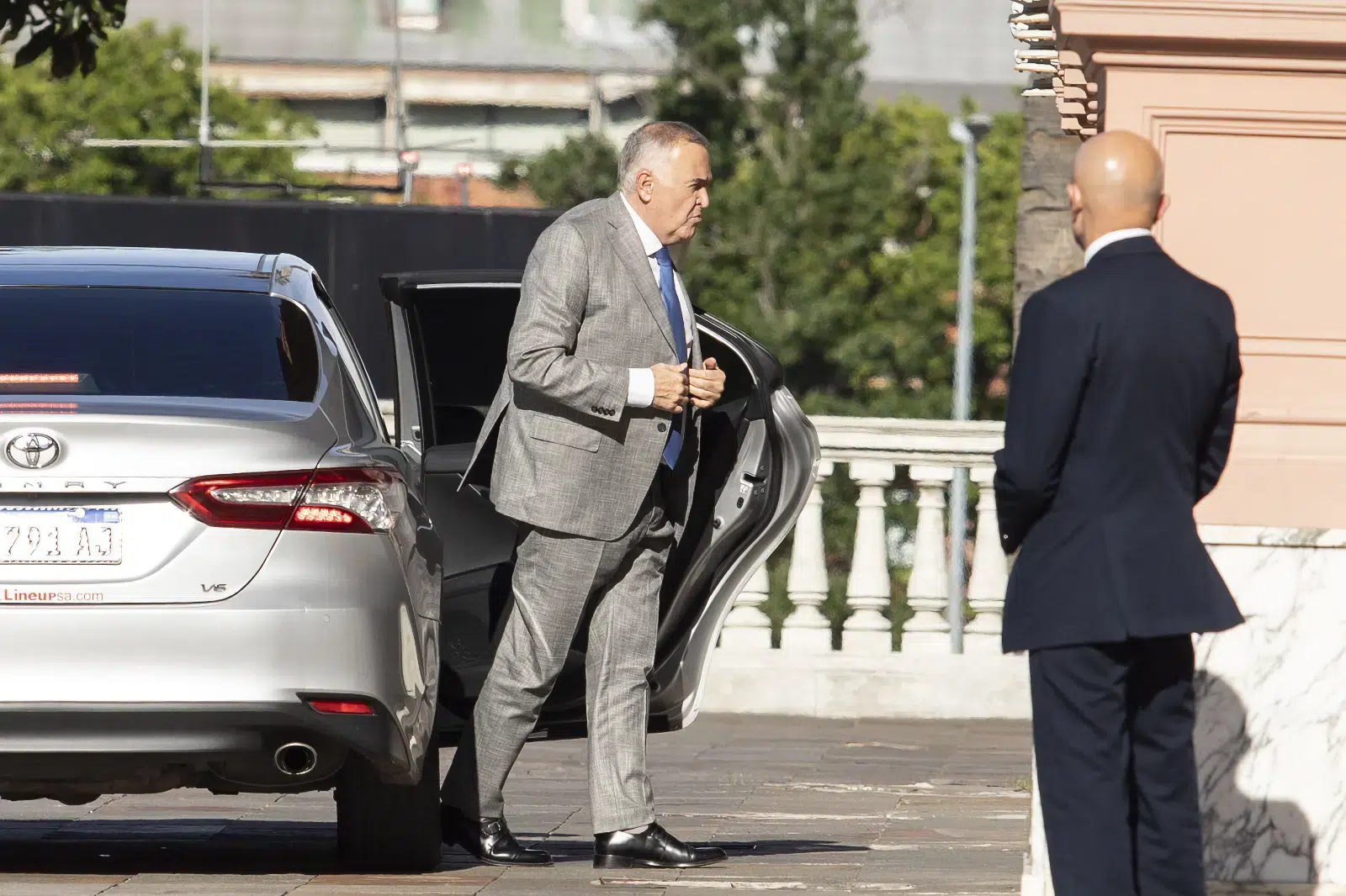 El gobernador de Tucumán, Osvaldo Jaldo, ingresa a la Casa Rosada - Foto: NA El gobernador de Tucumán, Osvaldo Jaldo, ingresa a la Casa Rosada - Foto: NA