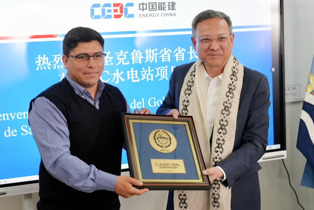 Claudio Vidal junto a uno de los empresarios Chinos - Foto: Prensa de Gobierno