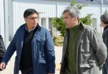 Diputado pide precisiones sobre la compra del predio de la ex Austral Construcciones y se encienden las sospechas de un posible negociado El gobernador Claudio Vidal junto a Gustavo Sívori en el predio de la ex Austral Construcciones -