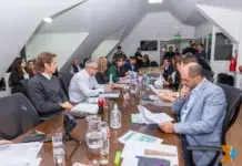 Comerciantes exigen leyes mientras la Legislatura no logra quórum Comerciantes exigen leyes mientras la Legislatura no logra quórum - Foto: Legislatura Tierra del Fuego