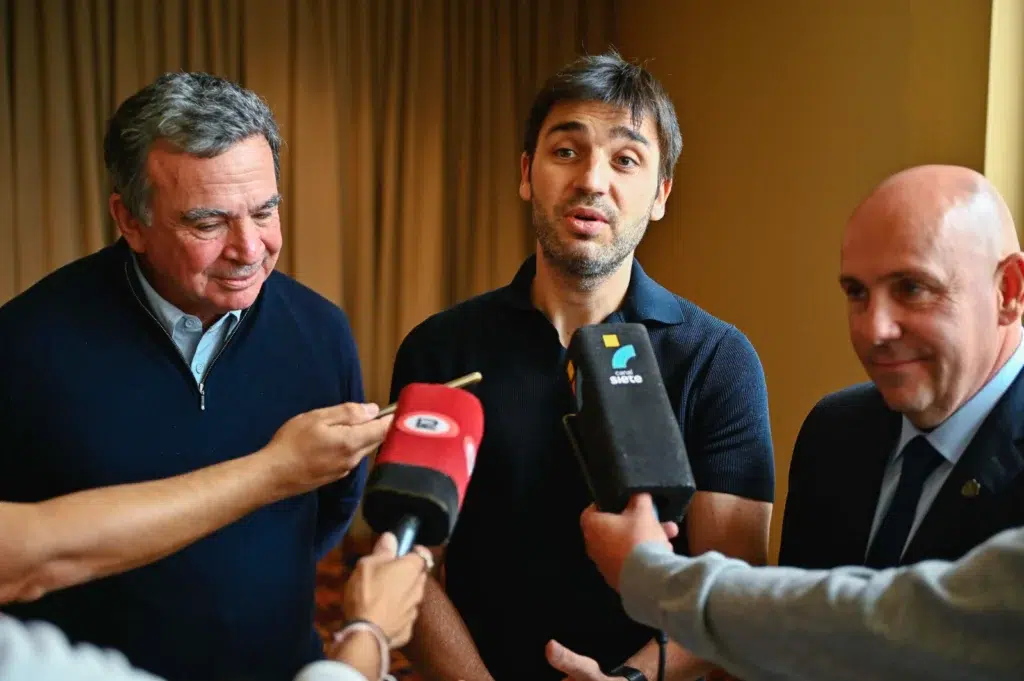 Torres acuerda con Aluar la construcción de escuelas para 2027