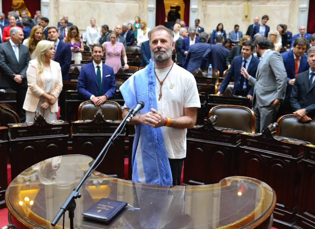 Juan Carlos Molina al momento de jurar - Foto: Prensa Cámara de Diputados