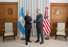 Estados Unidos mejoró la nota comercial argentina sobre propiedad intelectual Diego Santilli recibió a Peter Lamelas por el acuerdo comercial - Foto: Presidencia
