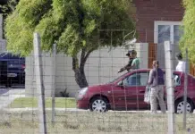 UIF acusa a Kirchner de liderar recaudación ilegal en juicio Cuadernos La ex presidenta Cristina Kirchner llega caminando a su casa de la calle Marcarello en Río Gallegos - Foto: OPI Santa Cruz/Francisco Muñoz