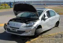 Destrozó el auto en una rotonda y dio positivo en el test de alcoholemia Destrozó el auto en una rotonda y dio positivo en el test de alcoholemia