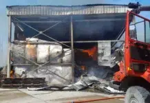 Incendio de grandes proporciones en una planta pesquera de Puerto Madryn Incendio de grandes proporciones en una planta pesquera de Puerto Madryn