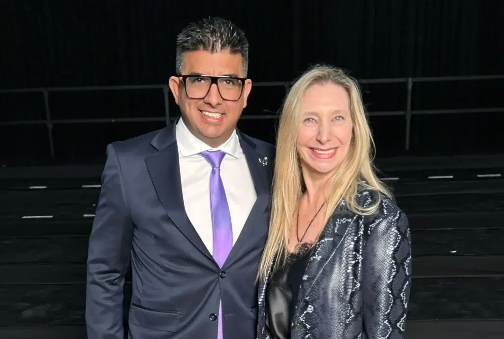 El diputado Nacional electo de la Libertad Avanza Jairo Guzmán junto a Karina Milei -